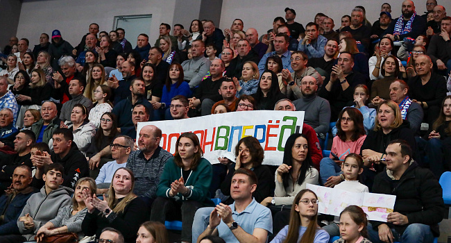 Встречаем любимых болельщиков с музыкой и подарками! 
